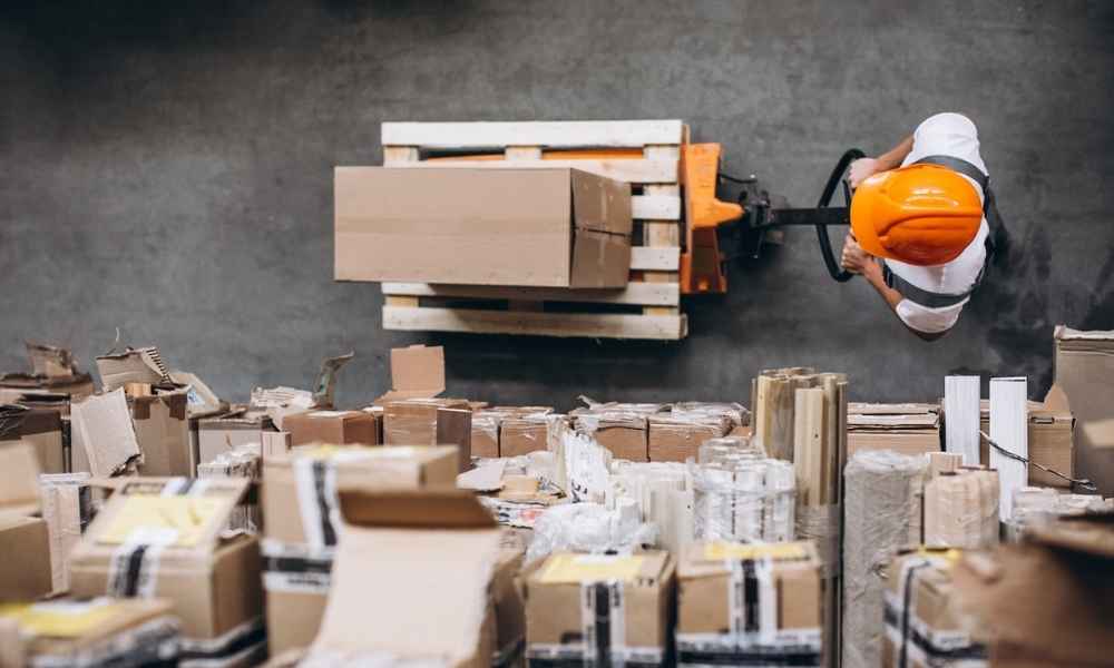 warehouse manager roles and responsibilities